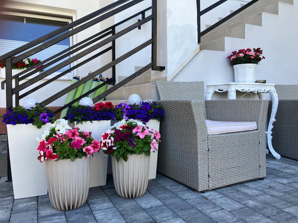 Agat Pokoje Goscinne Apartamenty Pobierowo Exterior foto