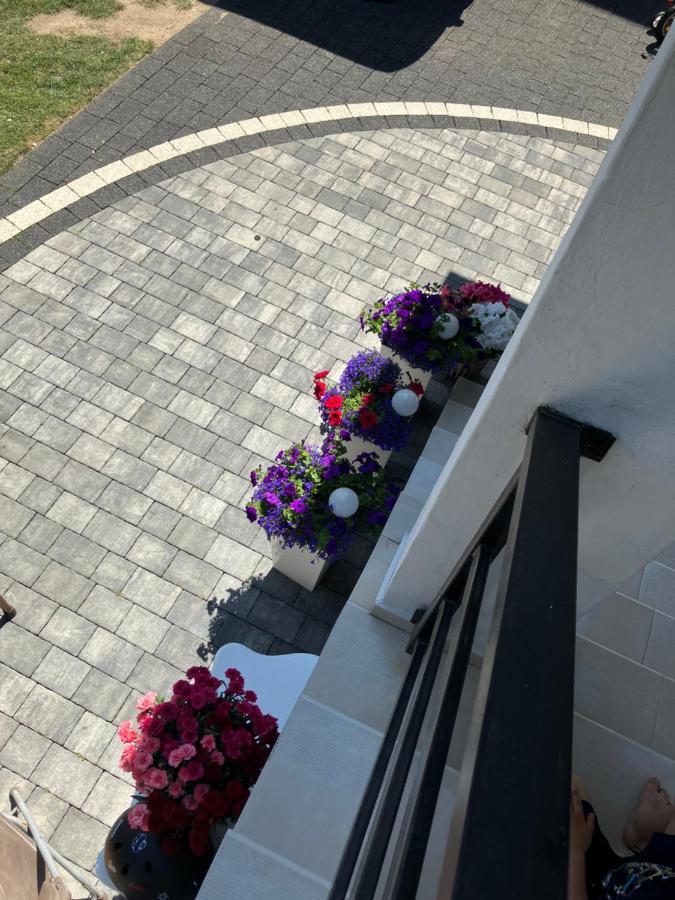 Agat Pokoje Goscinne Apartamenty Pobierowo Exterior foto